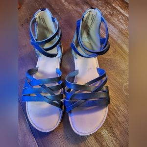 Big girls Cat and Jack sandals size 5